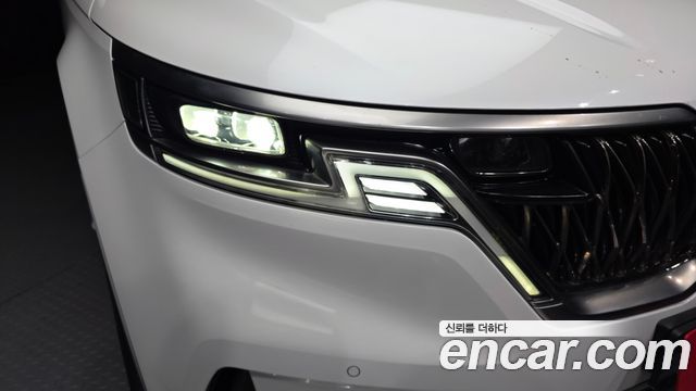 Kia Canival 2023 — photo 8