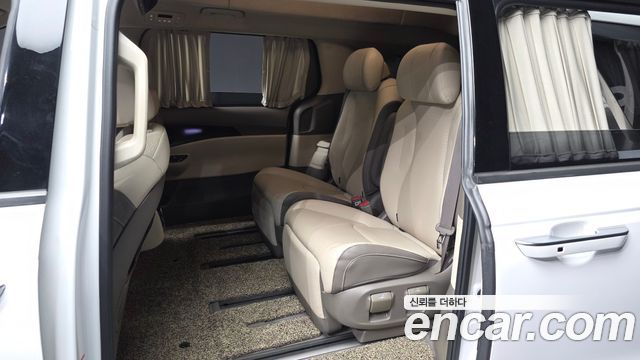 Kia Canival 2023 — photo 16
