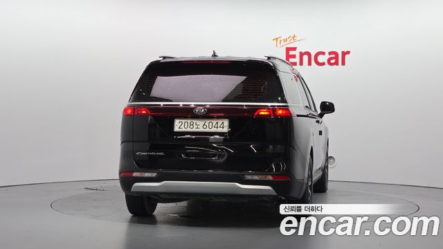 Kia Canival 2021 — photo 4
