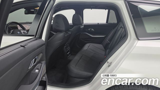 BMW 3-Series 2025 — photo 17