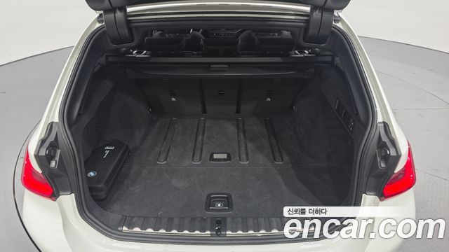 BMW 3-Series 2025 — photo 24