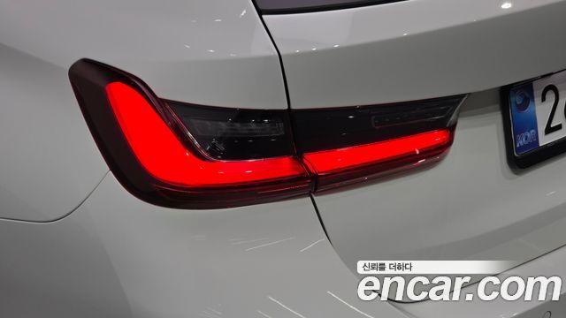 BMW 3-Series 2025 — photo 9