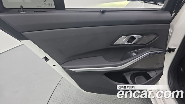 BMW 3-Series 2025 — photo 15