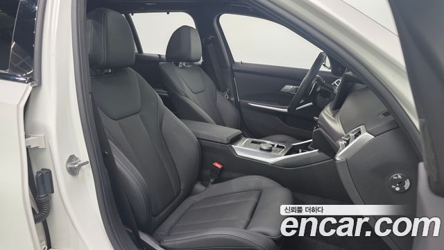 BMW 3-Series 2025 — photo 16