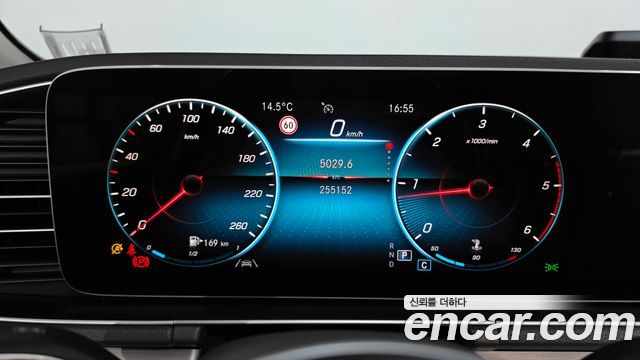 Mercedes-Benz GLE-Class 2020 — photo 8