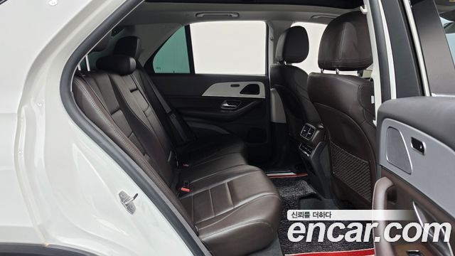 Mercedes-Benz GLE-Class 2020 — photo 12