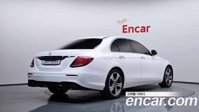 Mercedes-Benz E-Class 2019 — photo 2