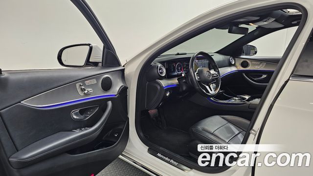 Mercedes-Benz E-Class 2019 — photo 13