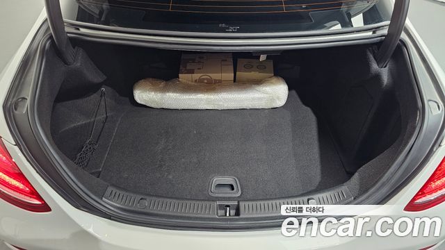 Mercedes-Benz E-Class 2019 — photo 23