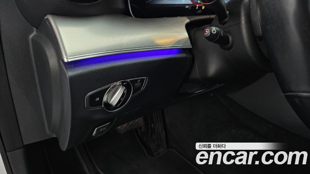 Mercedes-Benz E-Class 2019 — photo 26