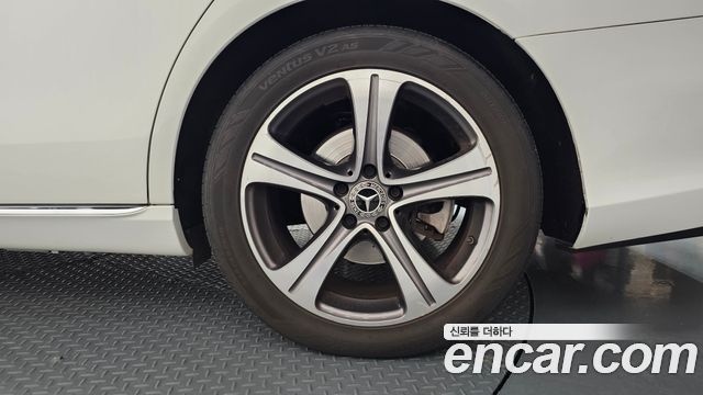Mercedes-Benz E-Class 2019 — photo 7