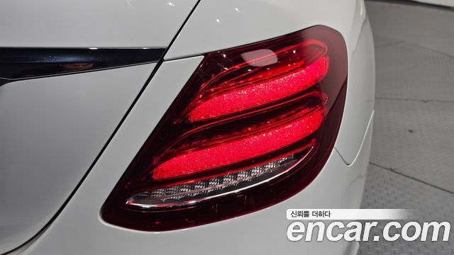 Mercedes-Benz E-Class 2019 — photo 9