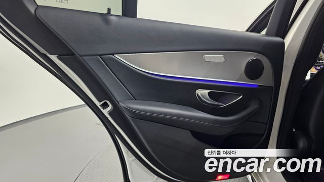 Mercedes-Benz E-Class 2019 — photo 15