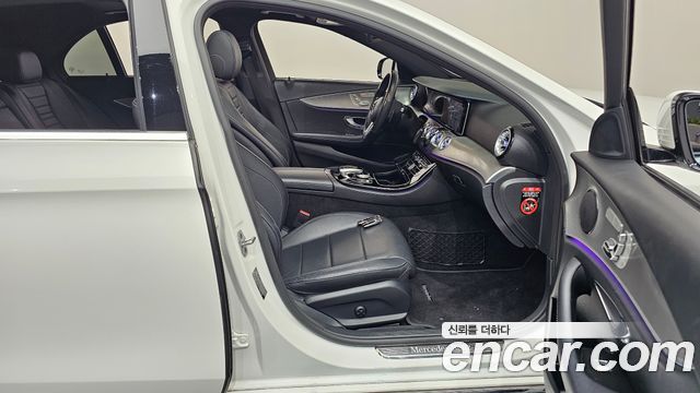 Mercedes-Benz E-Class 2019 — photo 16