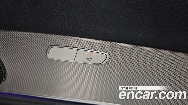 Mercedes-Benz E-Class 2019 — photo 33