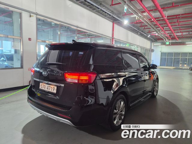 Kia Canival 2018 — photo 2
