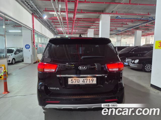 Kia Canival 2018 — photo 4