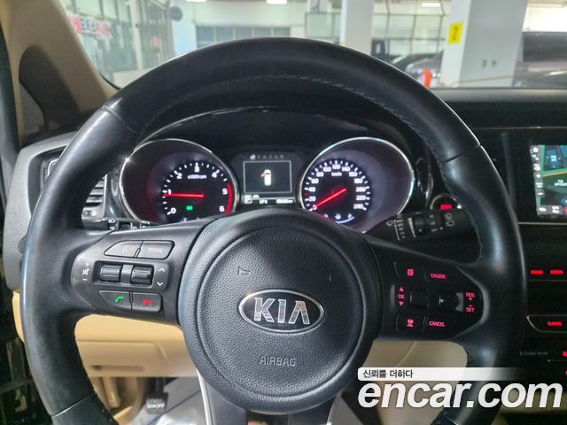 Kia Canival 2018 — photo 5