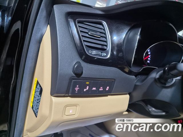 Kia Canival 2018 — photo 17