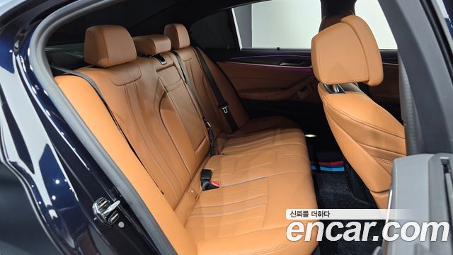 BMW 5-Series 2022 — photo 17