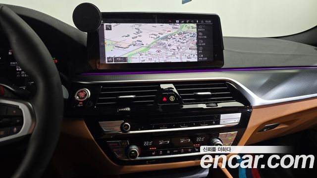 BMW 5-Series 2022 — photo 19