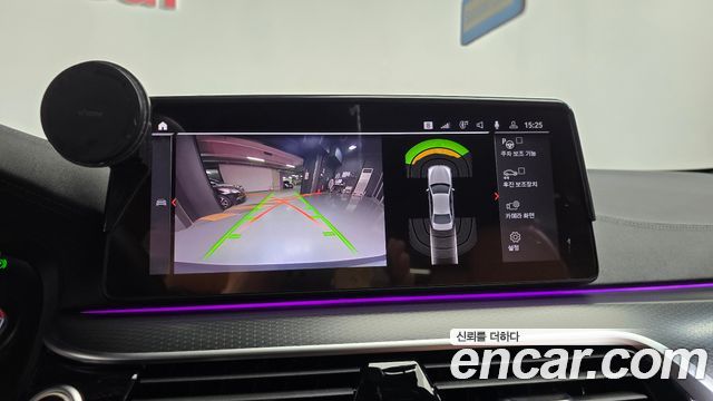 BMW 5-Series 2022 — photo 20