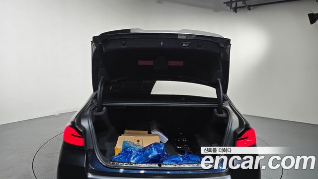 BMW 5-Series 2022 — photo 25