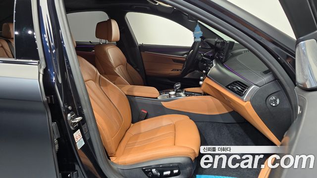 BMW 5-Series 2022 — photo 16