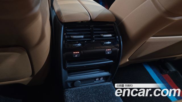 BMW 5-Series 2022 — photo 28
