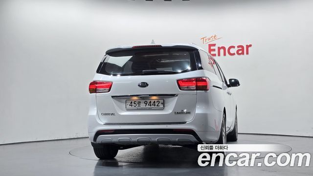 Kia Canival 2016 — photo 4
