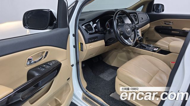 Kia Canival 2016 — photo 10