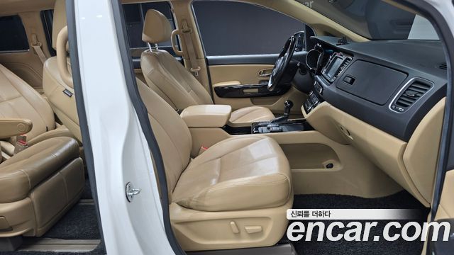 Kia Canival 2016 — photo 11