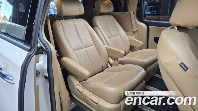 Kia Canival 2016 — photo 12