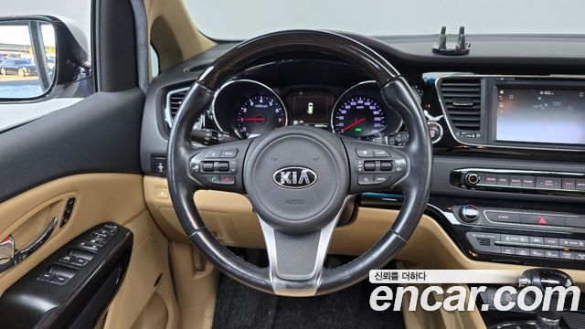 Kia Canival 2016 — photo 13