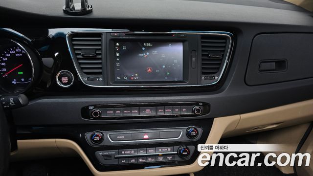 Kia Canival 2016 — photo 14