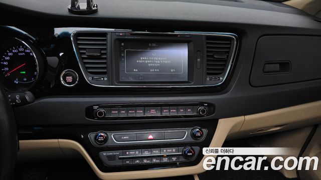 Kia Canival 2016 — photo 15
