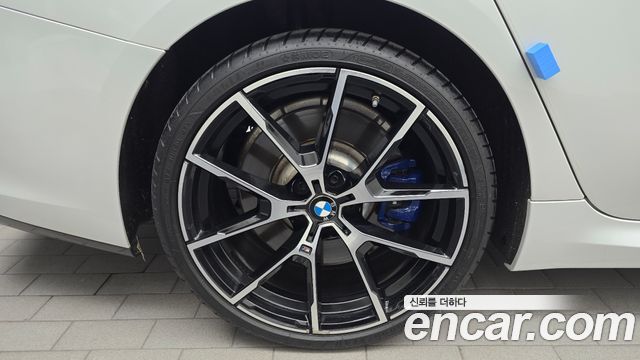 BMW 8-Series 2021 — photo 5