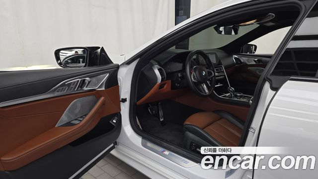 BMW 8-Series 2021 — photo 13