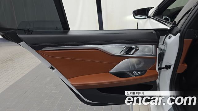 BMW 8-Series 2021 — photo 15