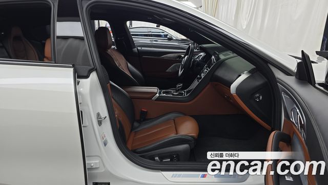 BMW 8-Series 2021 — photo 16