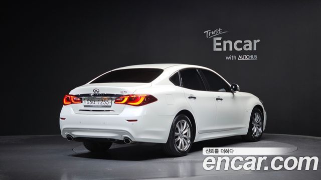 Infiniti Q70 2017 — photo 2