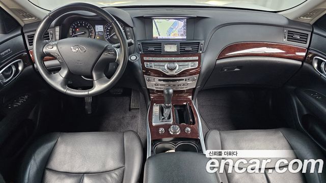 Infiniti Q70 2017 — photo 10