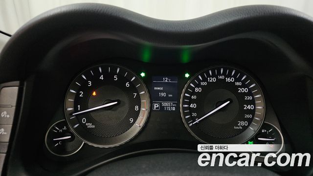 Infiniti Q70 2017 — photo 11