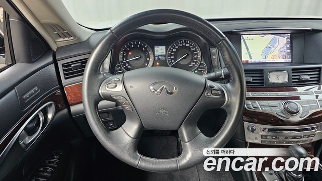 Infiniti Q70 2017 — photo 19