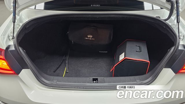 Infiniti Q70 2017 — photo 22