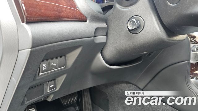 Infiniti Q70 2017 — photo 25