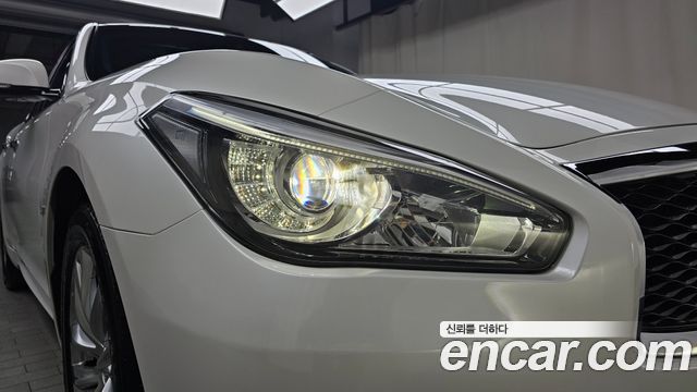 Infiniti Q70 2017 — photo 8