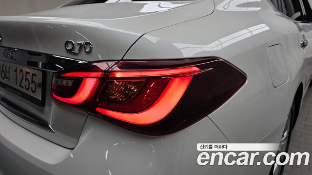 Infiniti Q70 2017 — photo 9