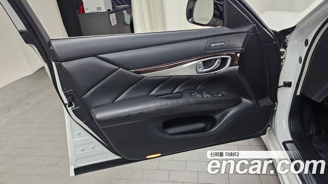 Infiniti Q70 2017 — photo 14