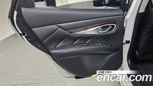 Infiniti Q70 2017 — photo 15